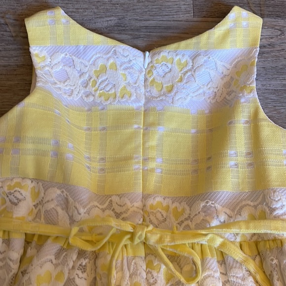 Emily west - Yellow and white lace overlay size 5 little girls dress - Picture 4 of 7